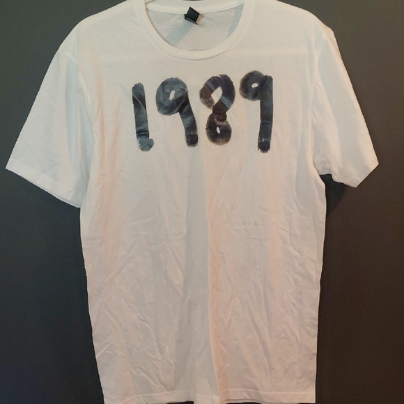 Gildan Tops - Taylor Swift 1969 medium NWOT medium tee